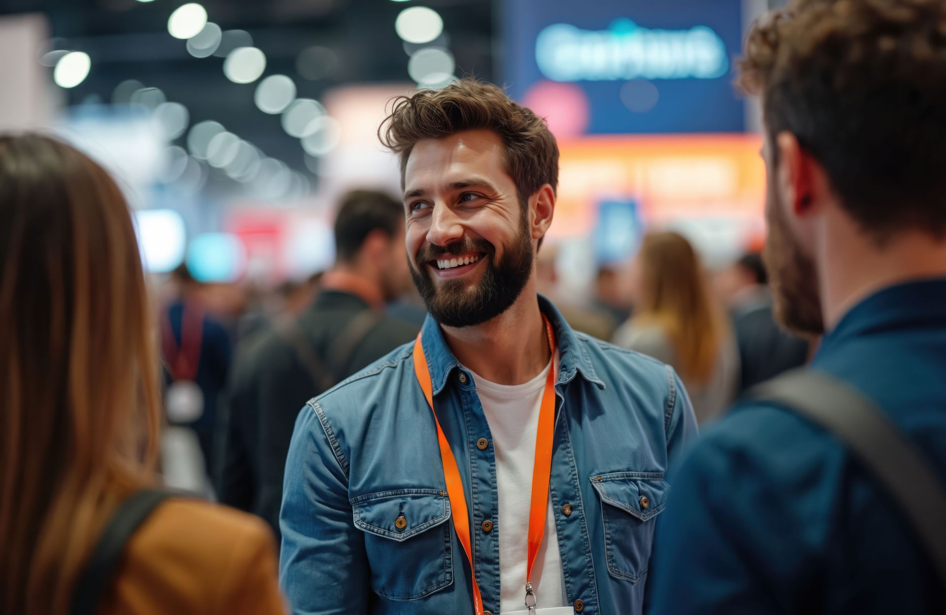 Exposant dans un salon événementiel